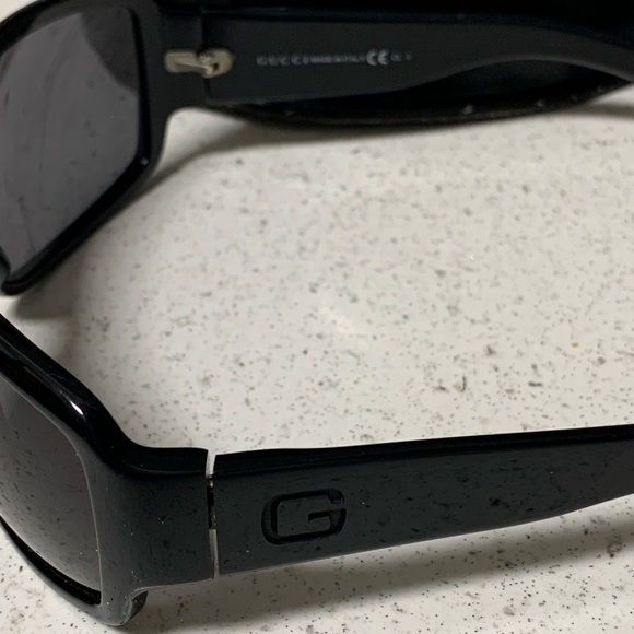 Authentic Mens Gucci sunglasses with Gucci case. - Picture 5 of 9